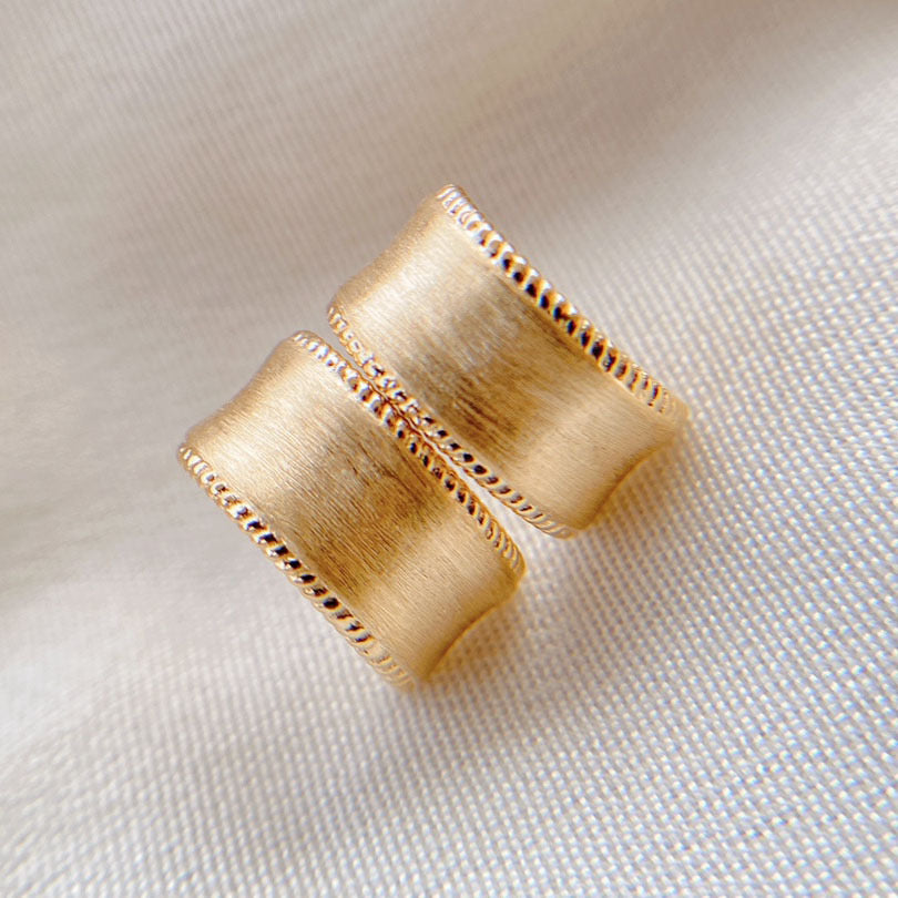 Half U-Loop Studs