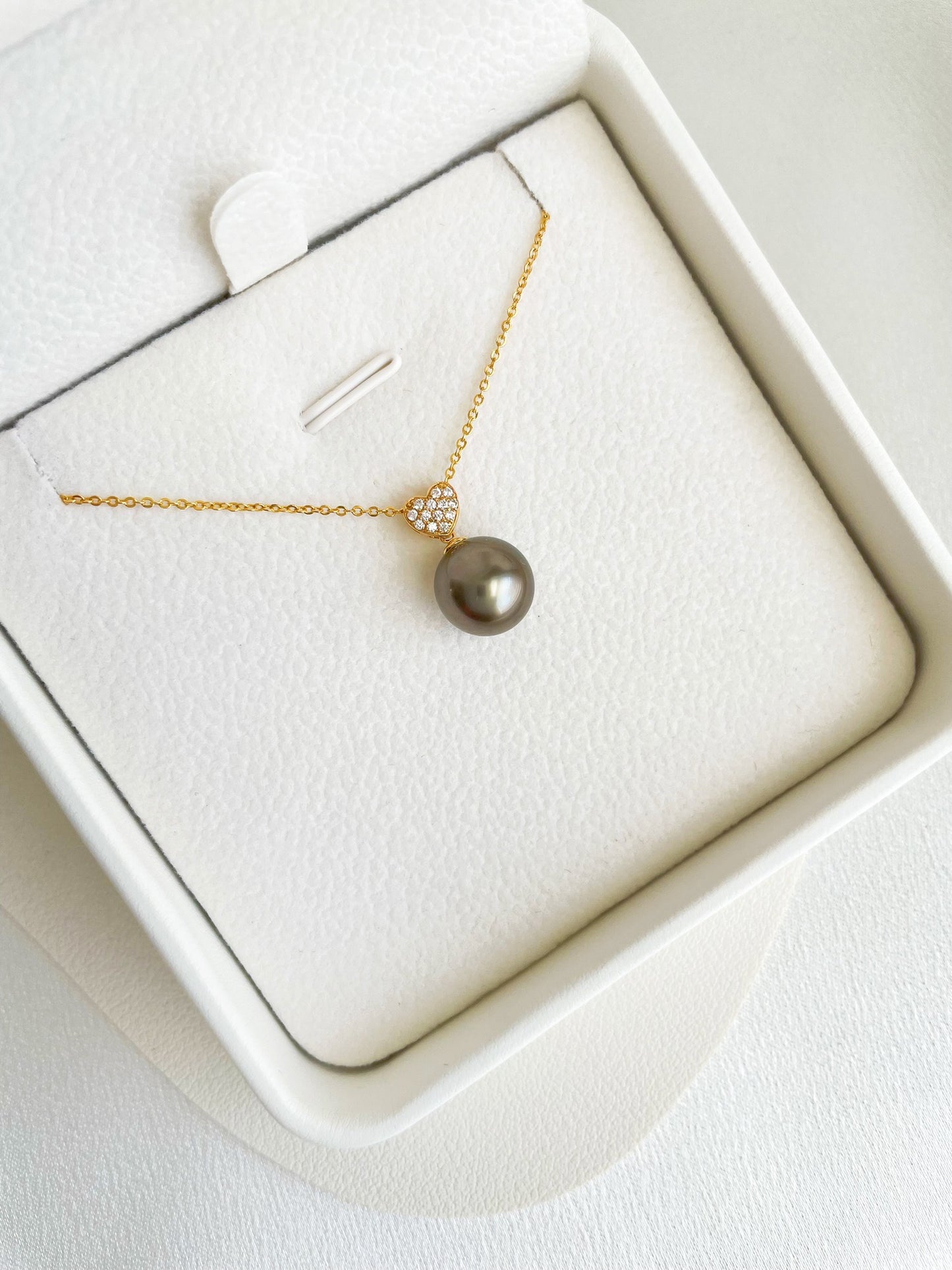10-10.5mm Tahitian Pearl Pendent in 18k Yellow Gold