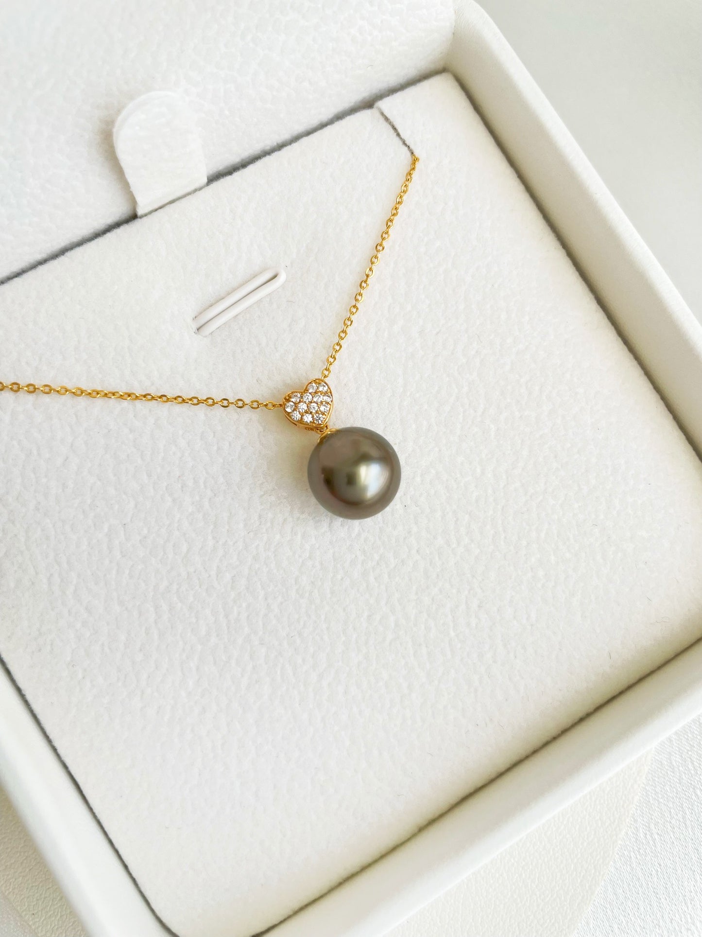 10-10.5mm Tahitian Pearl Pendent in 18k Yellow Gold