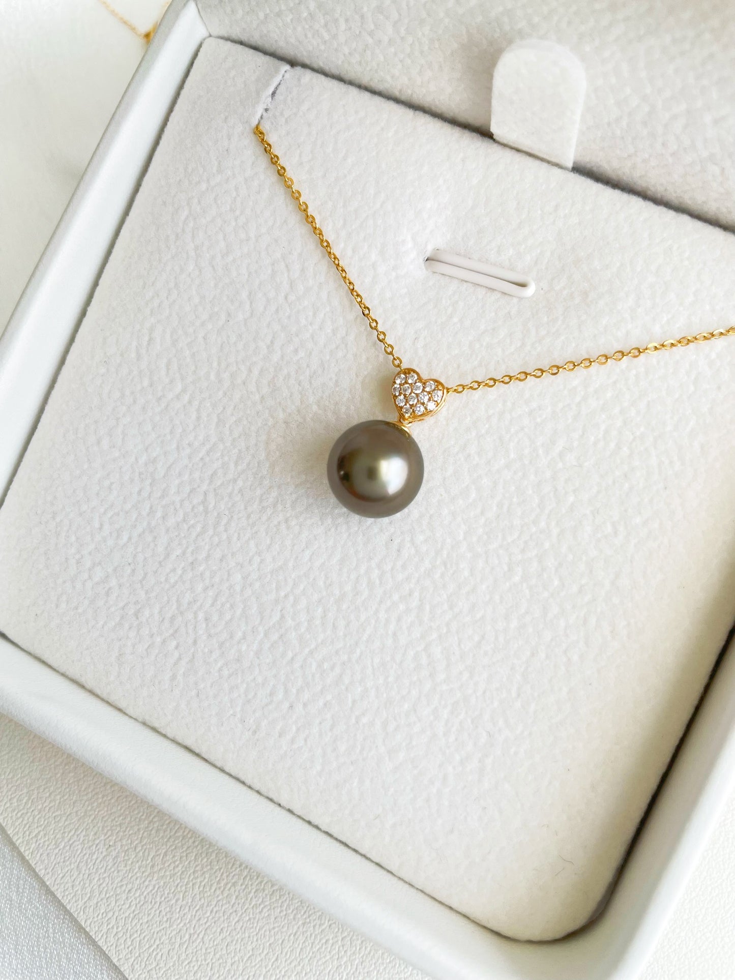 10-10.5mm Tahitian Pearl Pendent in 18k Yellow Gold
