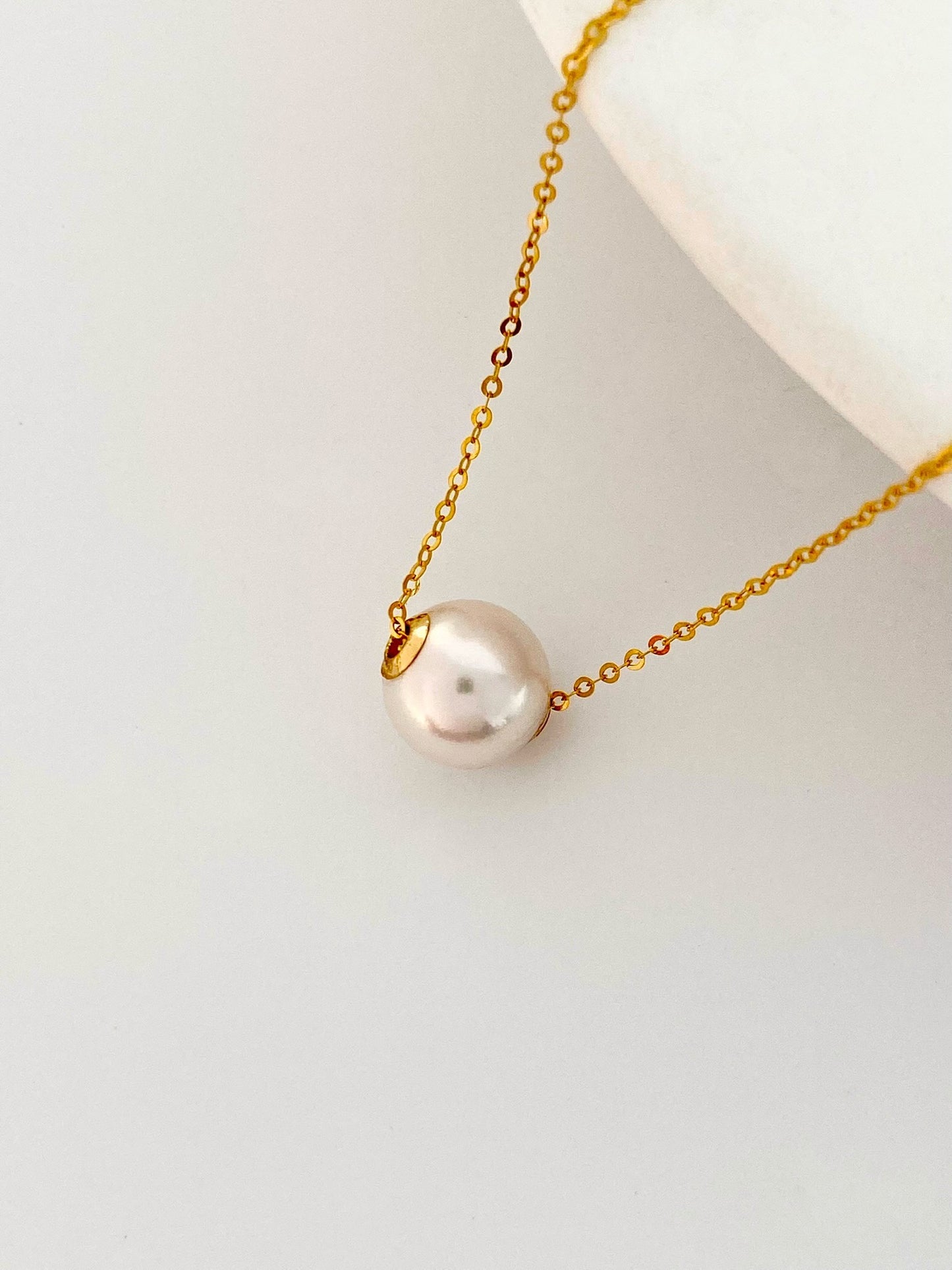 Akoya Floating Pearl Necklace in 18k Gold