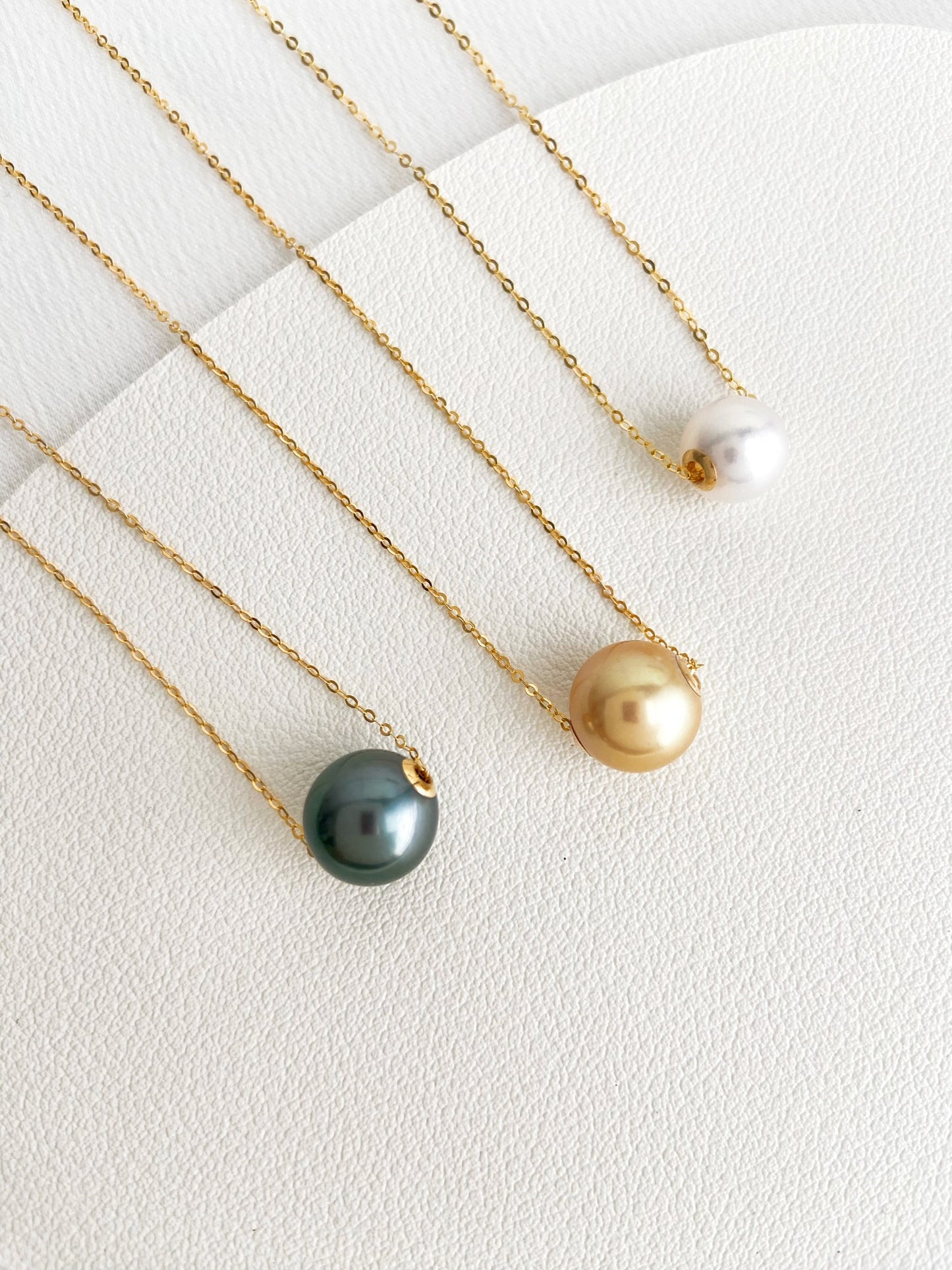 Akoya Floating Pearl Necklace in 18k Gold