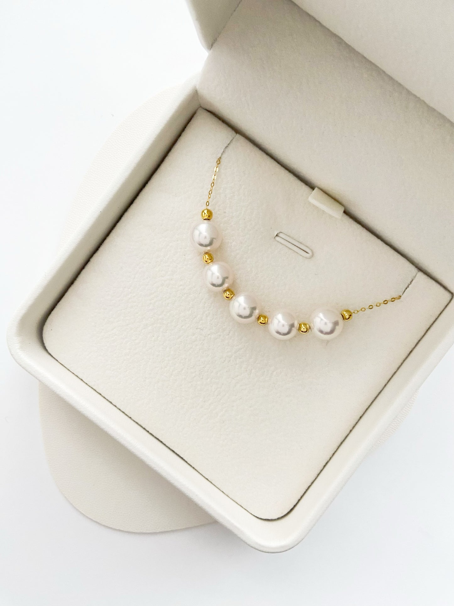 Smile Akoya Pearl Necklace in 18k Yellow Gold