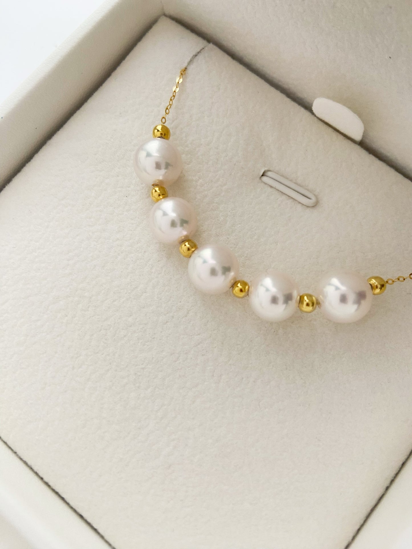 Smile Akoya Pearl Necklace in 18k Yellow Gold