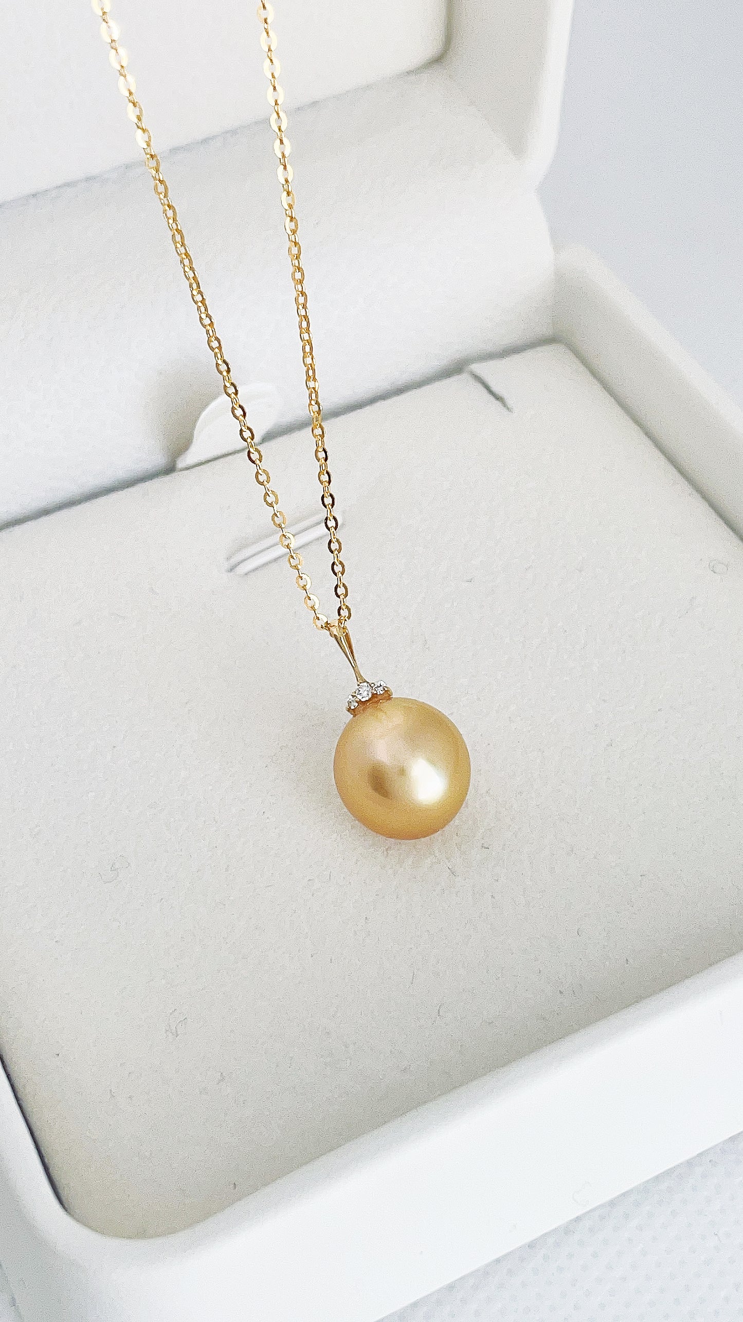 South Sea Gold Pearl in 18k Gold Diamond Pedant