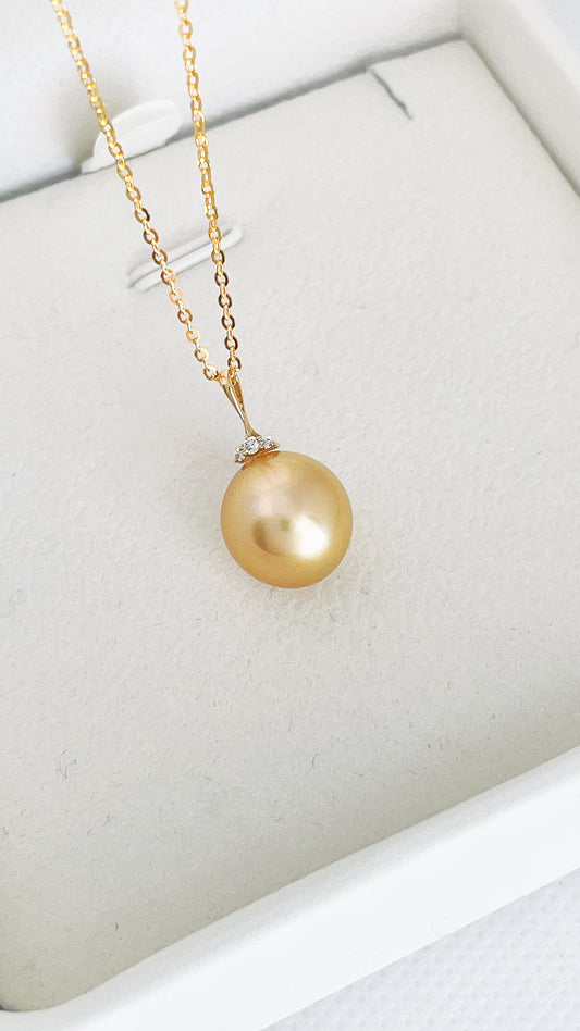 South Sea Gold Pearl in 18k Gold Diamond Pedant