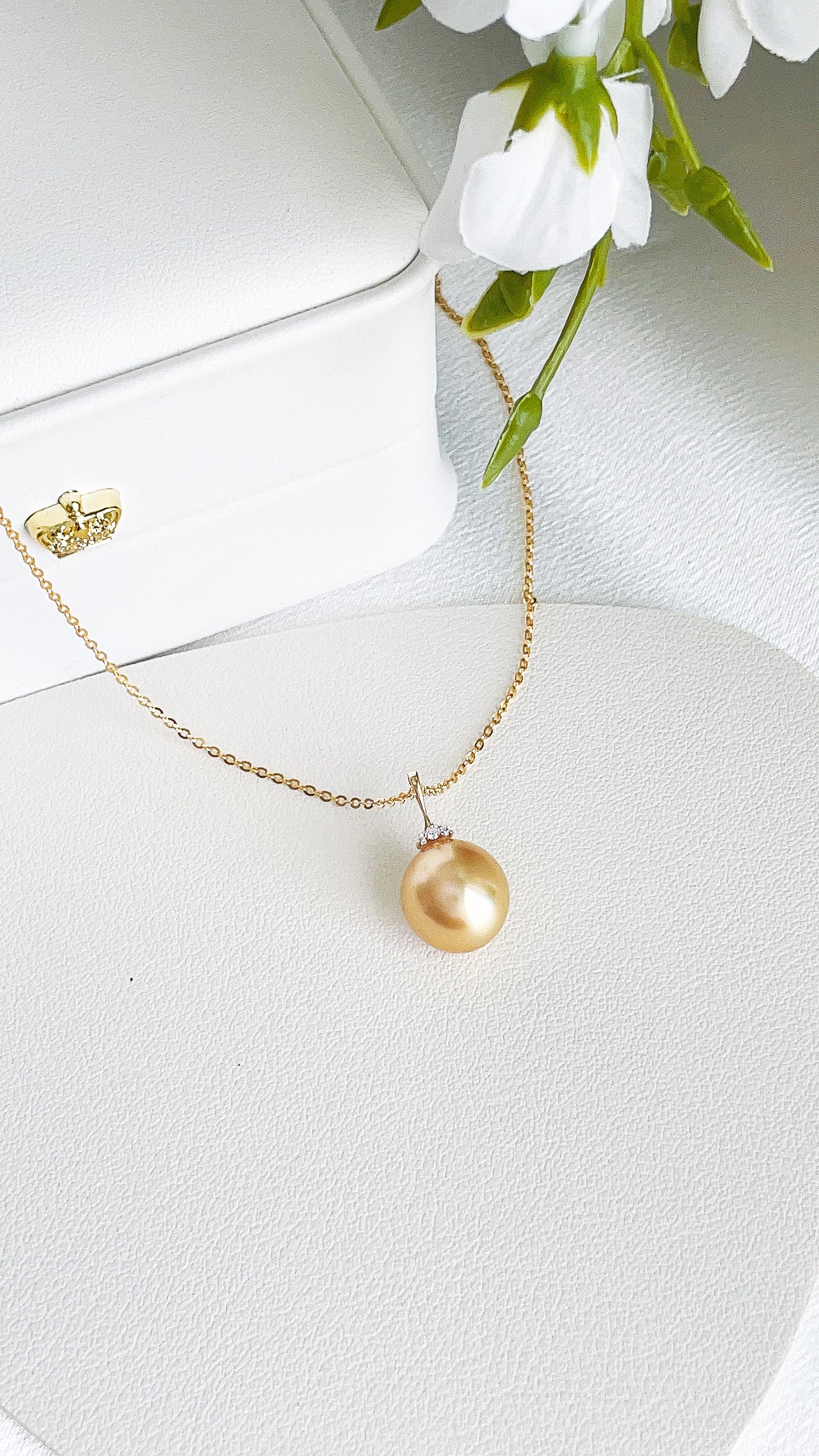 South Sea Gold Pearl in 18k Gold Diamond Pedant