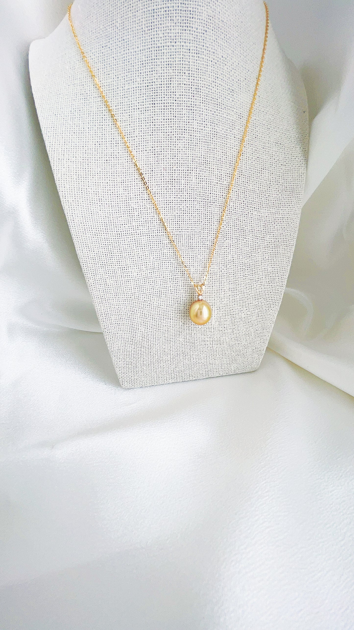 South Sea Gold Pearl in 18k Gold V Shaped Pedant