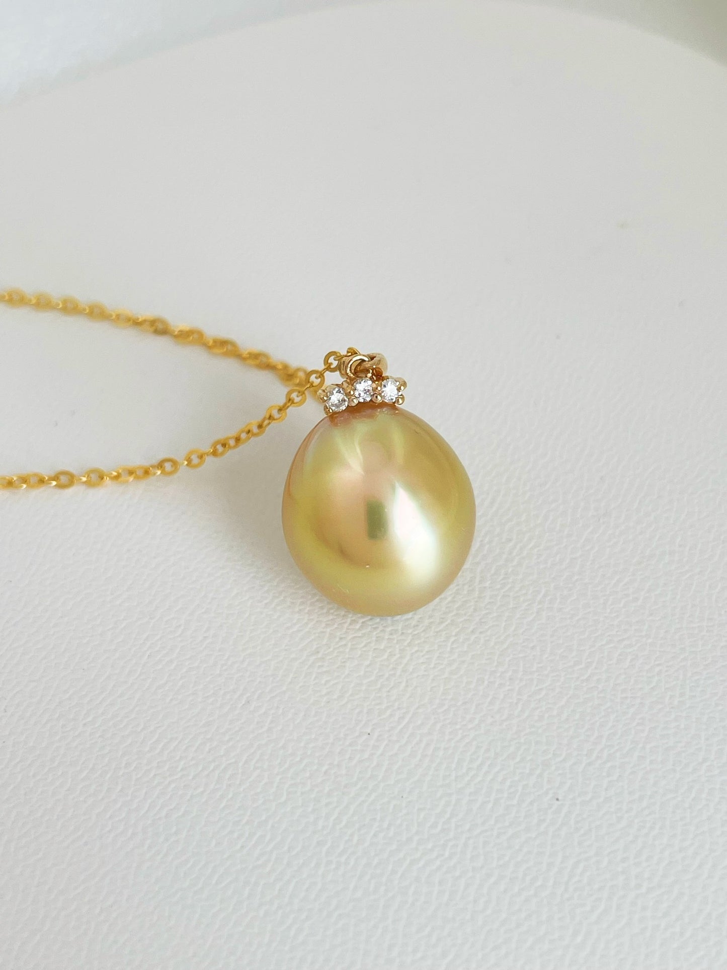 South Sea Gold Pearl in 18k Gold Diamond Pedant