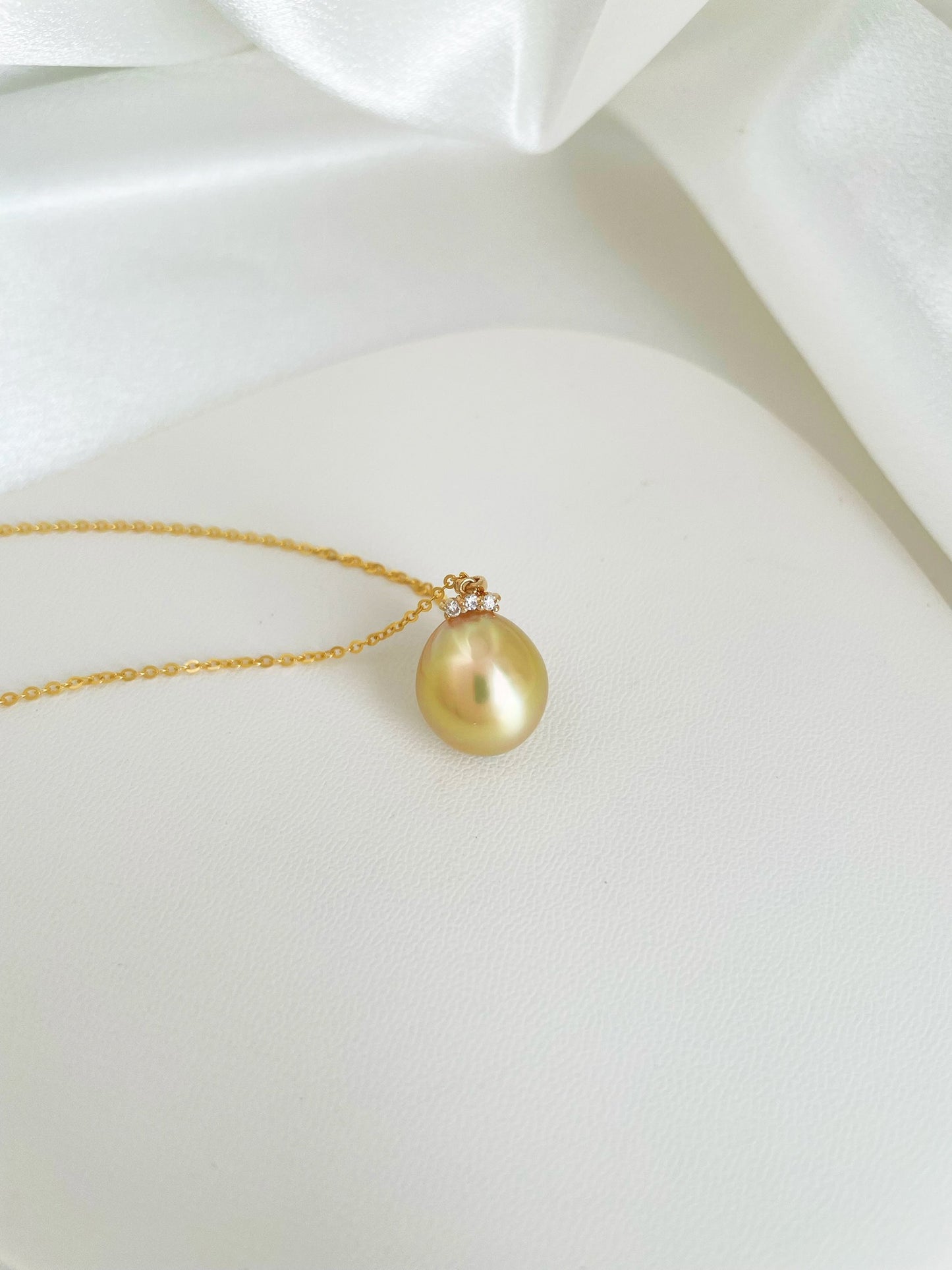 South Sea Gold Pearl in 18k Gold Diamond Pedant