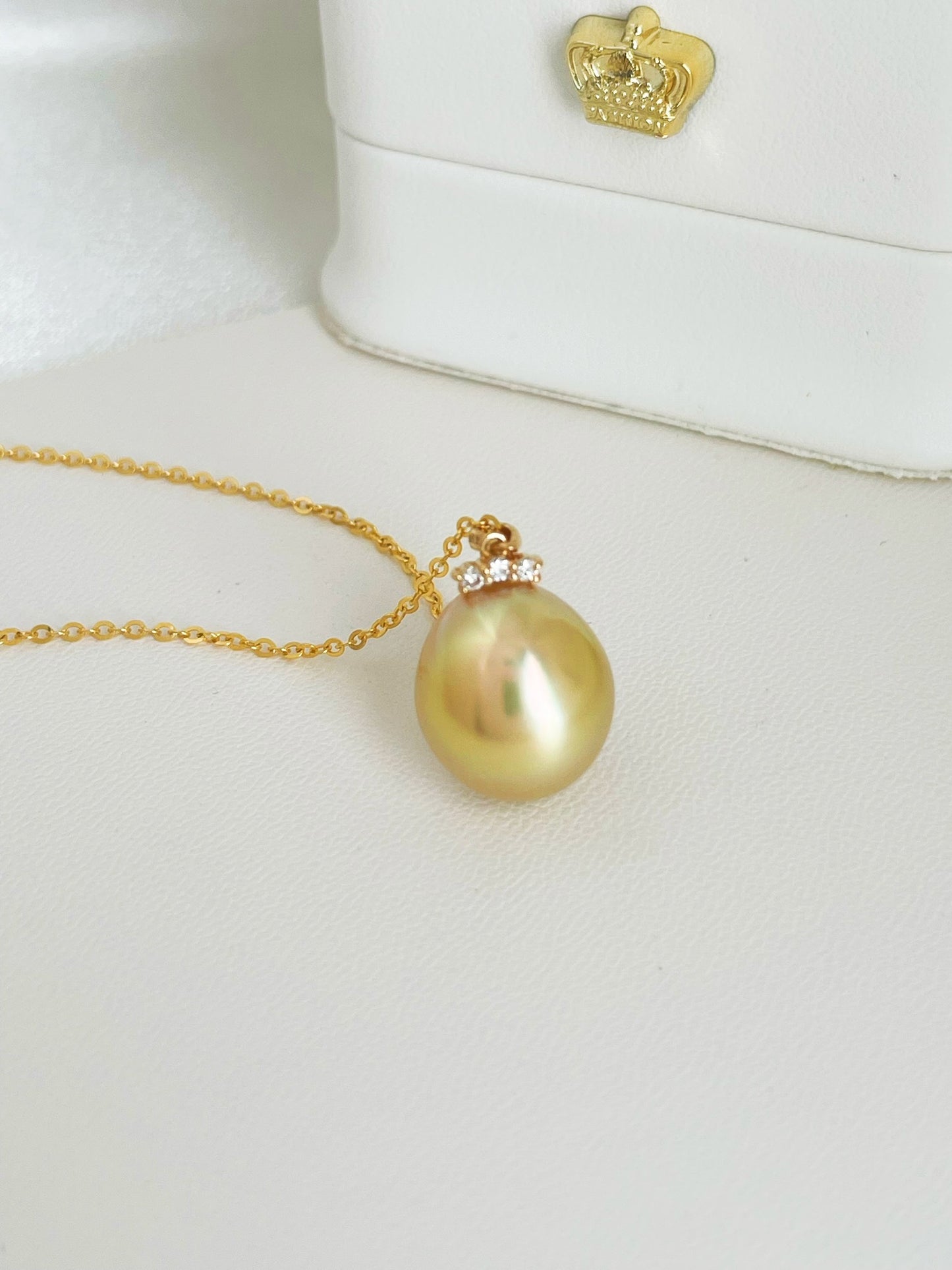 South Sea Gold Pearl in 18k Gold Diamond Pedant