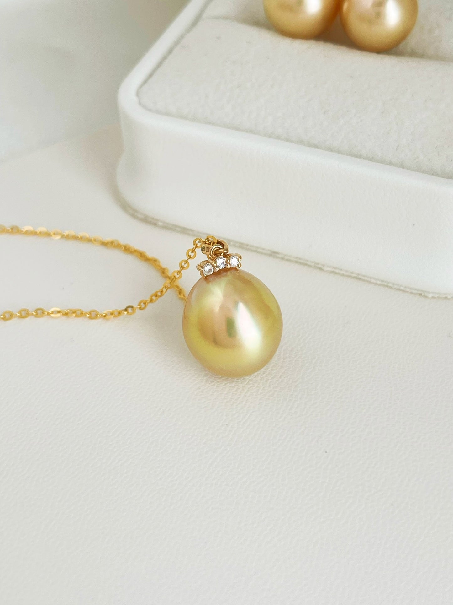 South Sea Gold Pearl in 18k Gold Diamond Pedant