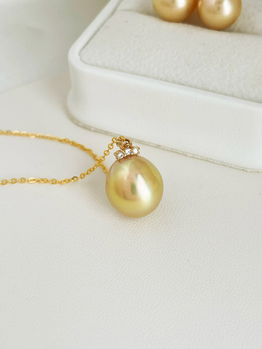 South Sea Gold Pearl in 18k Gold Diamond Pedant