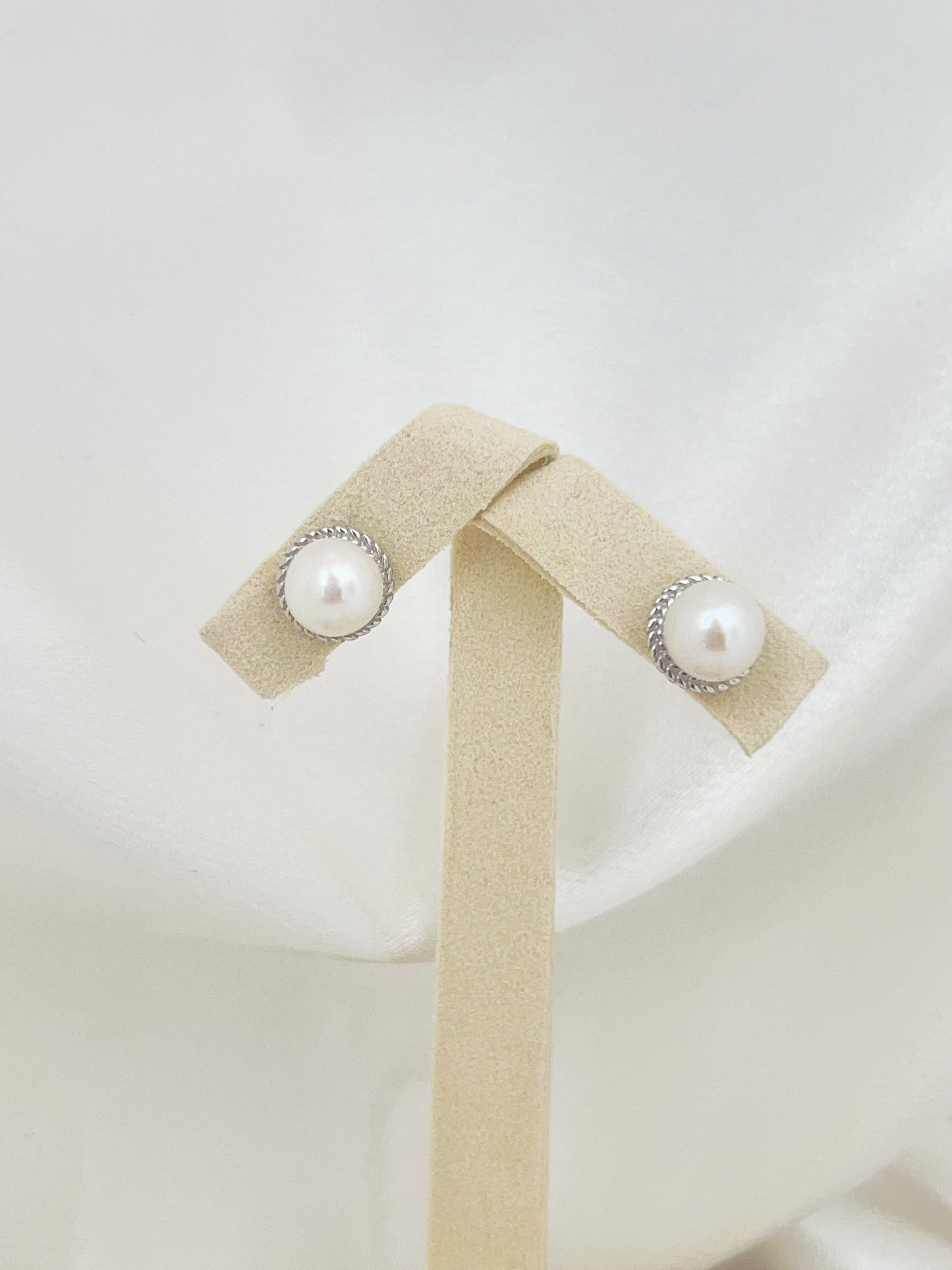 8-9mm Freshwater Pearl Studs Earrings