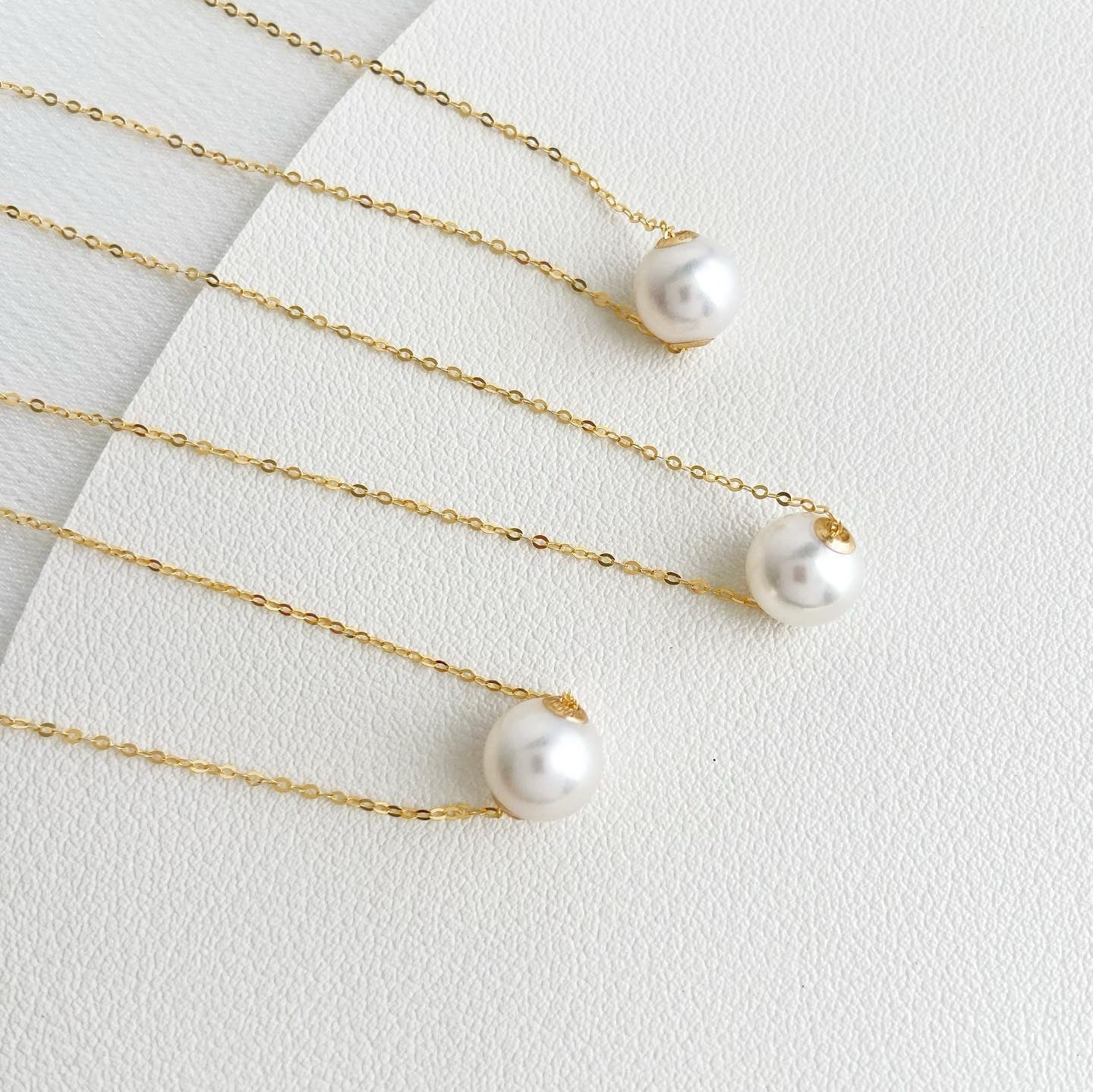 Akoya Floating Pearl Necklace in 18k Gold