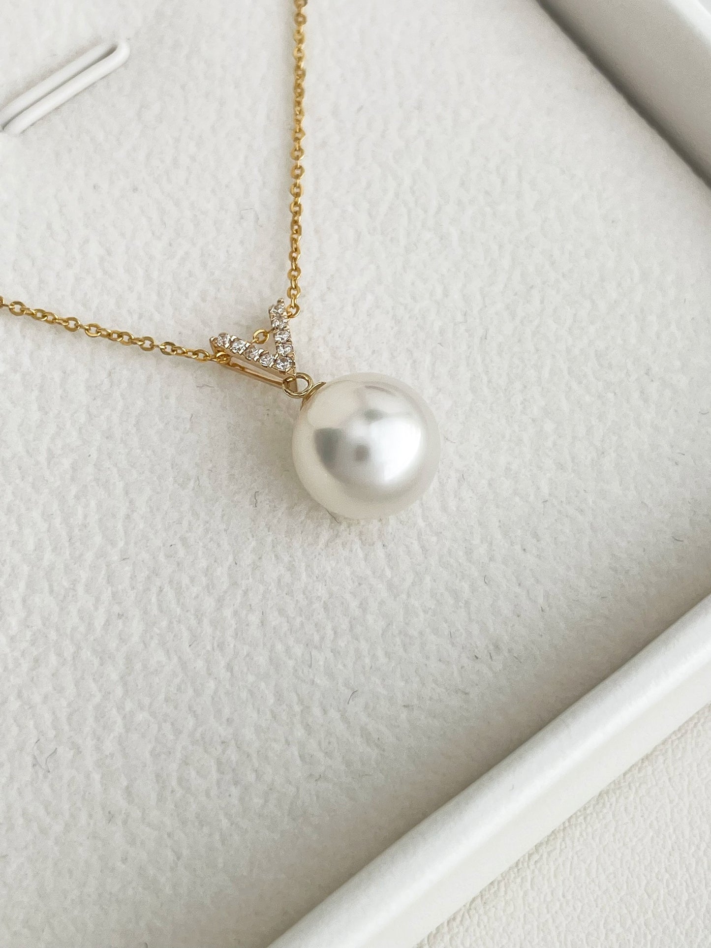 10-10.5mm Australian White Pearl V Shaped Necklace