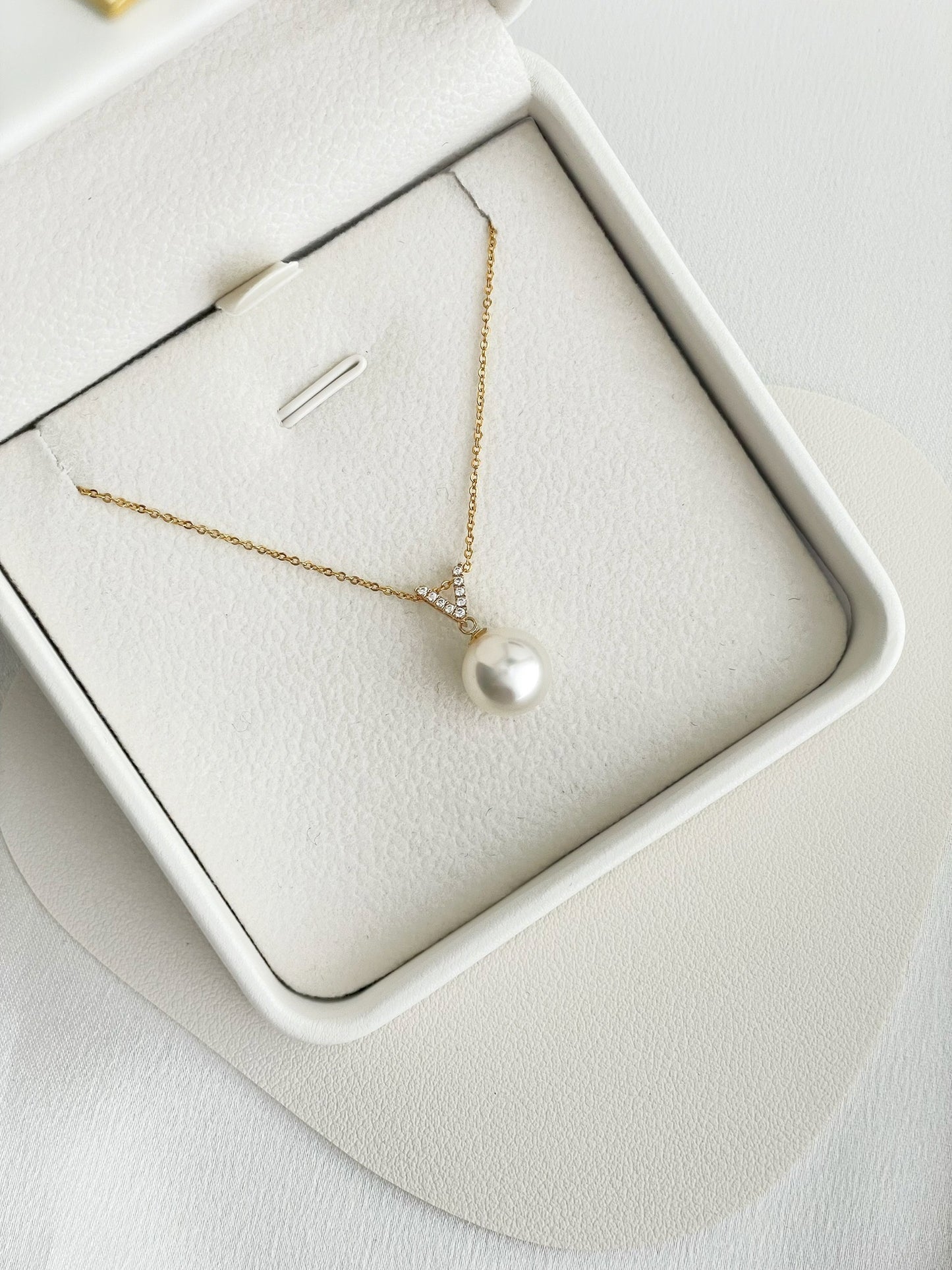 10-10.5mm Australian White Pearl V Shaped Necklace