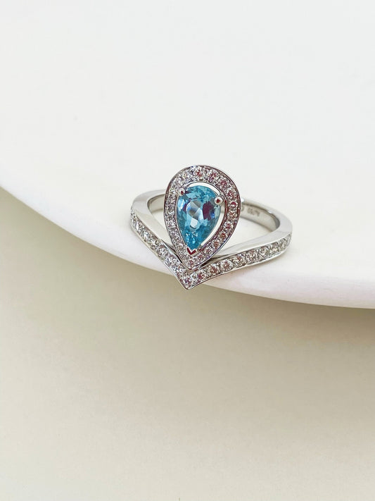Aquamarine and Dimond Ring in 18k White Gold