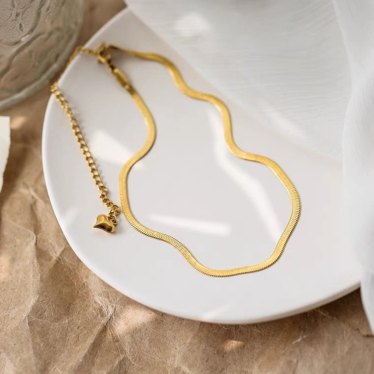 Flat Snake Chocker Necklace in 18k Gold